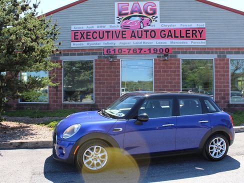 Used 2019 MINI Cooper 4-Door Hardtop FWD image 1
