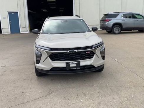 Used 2026 Chevrolet Trax RS w/ Driver Confidence Package FWD image 3