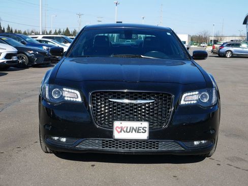 Used 2017 Chrysler 300 S w/ 300S Premium Group image 2