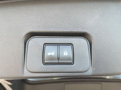 Used 2025 Nissan Rogue SV FWD image 24