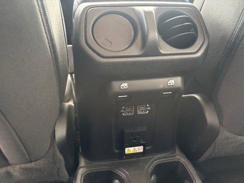 Used 2023 Jeep Gladiator Rubicon w/ Cold Weather Group image 17