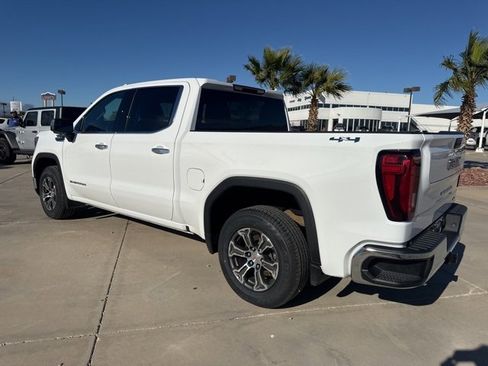 Used 2024 GMC Sierra 1500 SLT image 3