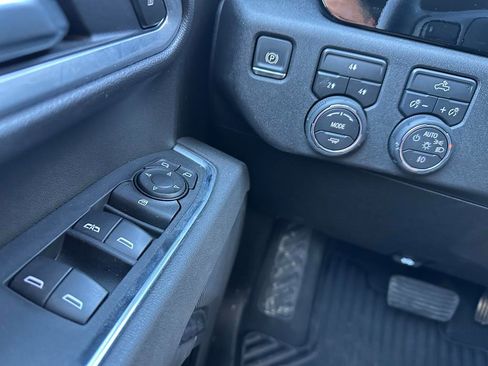 Used 2025 Chevrolet Silverado 2500 LT w/ Convenience Package image 43