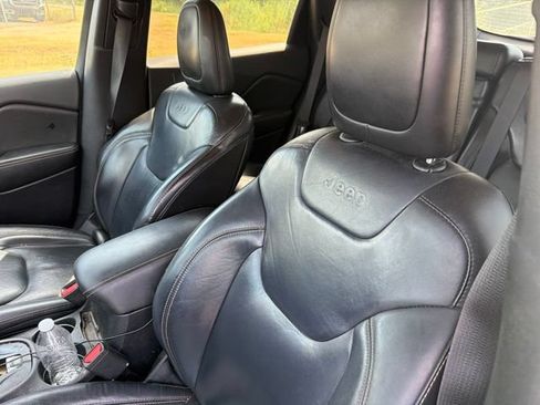 Used 2016 Jeep Cherokee Limited FWD image 9