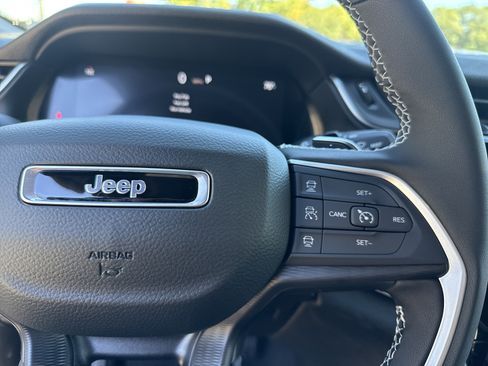 New 2025 Jeep Grand Cherokee Altitude image 25