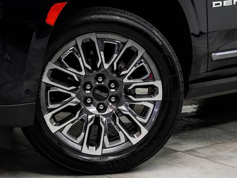 Used 2023 GMC Yukon Denali Ultimate AWD/4WD image 3