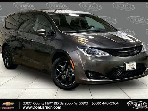Used 2020 Chrysler Pacifica Touring w/ S Appearance Package image 1