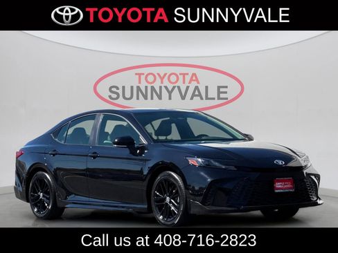 Used 2025 Toyota Camry SE FWD image 10