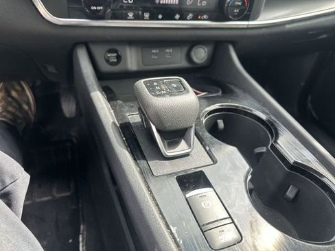 Used 2025 Nissan Rogue SV AWD/4WD image 24