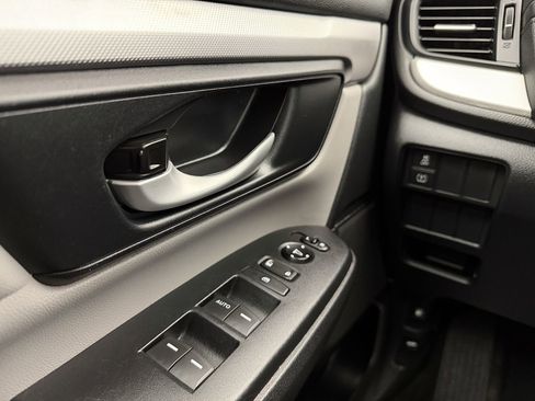 Used 2019 Honda CR-V LX image 9