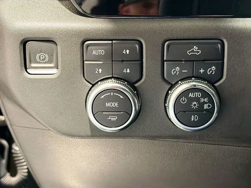 Used 2022 GMC Sierra 1500 Elevation w/ X31 Off-Road Package AWD/4WD image 10