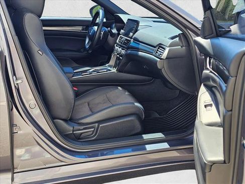 Used 2018 Honda Accord Sport image 13