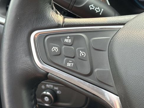Used 2018 Chevrolet Equinox LT FWD image 19