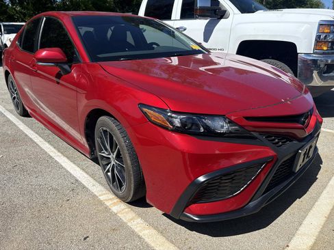 Used 2022 Toyota Camry SE FWD image 1