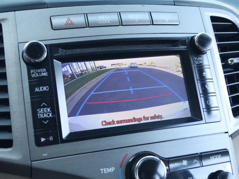 Used 2013 Toyota Venza LE w/ LE Convenience Pkg image 25