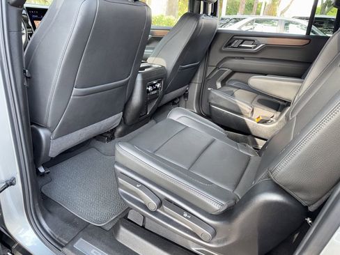 Used 2025 GMC Yukon XL Denali AWD/4WD image 27