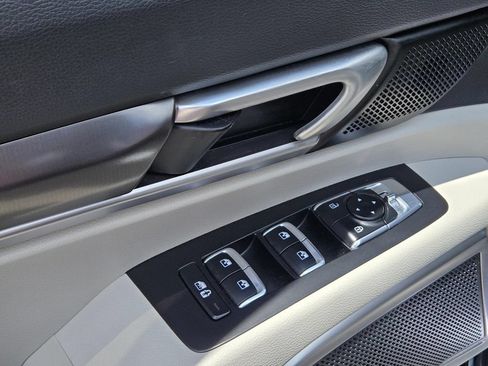 Used 2025 Kia Telluride S FWD image 14