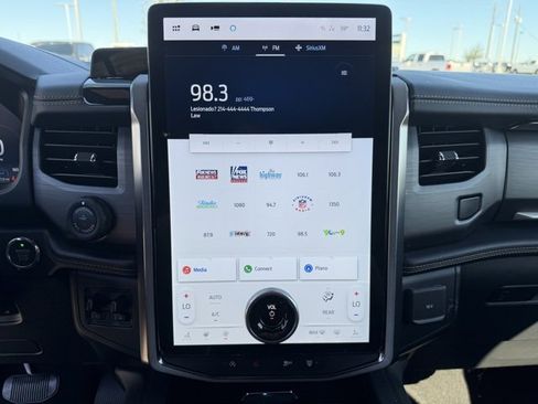 Used 2024 Ford Expedition Platinum image 19