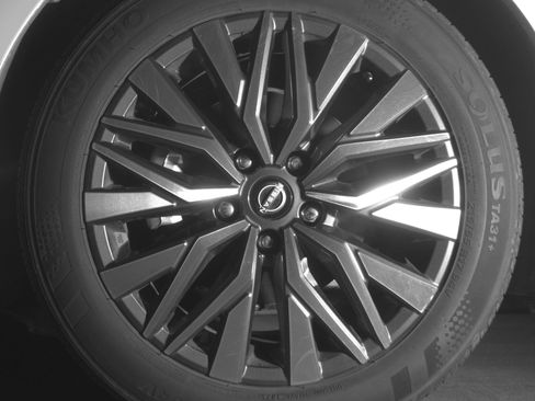 Used 2025 Nissan Altima 2.5 SV FWD image 12