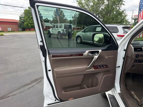 Used 2018 Lexus GX 460 Luxury w/ Preferred Accessory Package AWD/4WD image 9