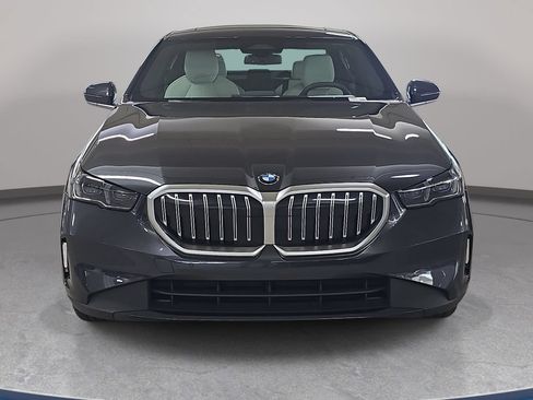 Used 2026 BMW 530i RWD image 3