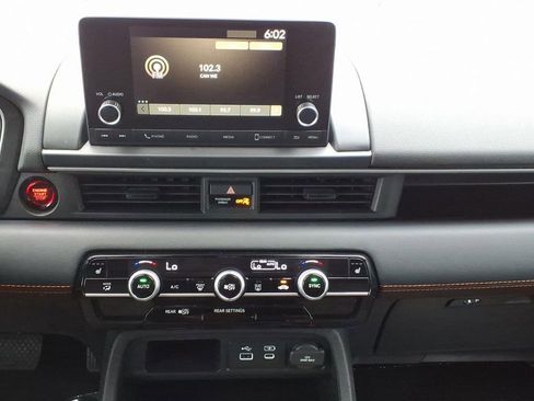 Used 2025 Honda Pilot Sport image 23