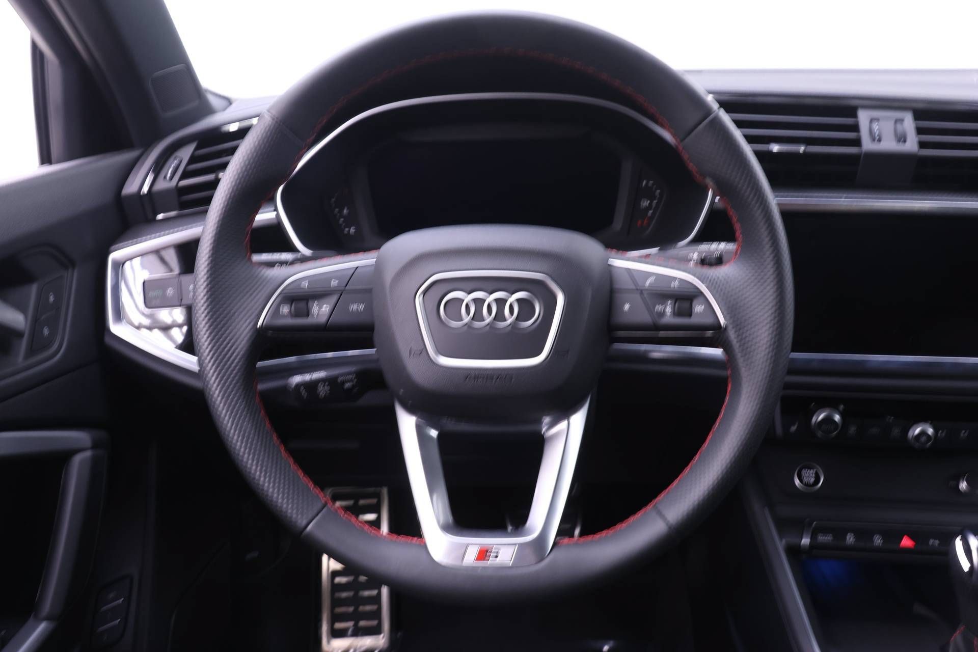 Certified 2025 Audi Q3 2.0T Premium Plus w/ Premium Plus Package AWD/4WD image 17