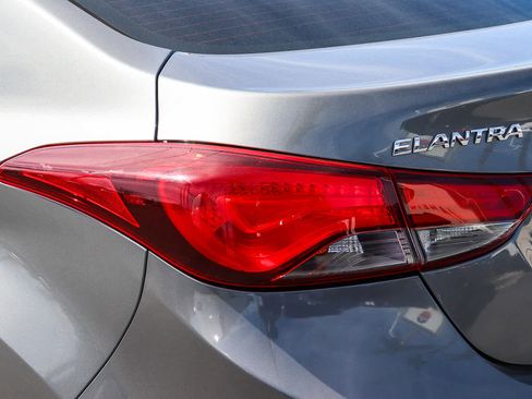 Used 2014 Hyundai Elantra SE image 9