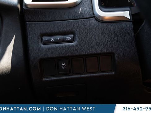Used 2018 Nissan Murano SV FWD image 15