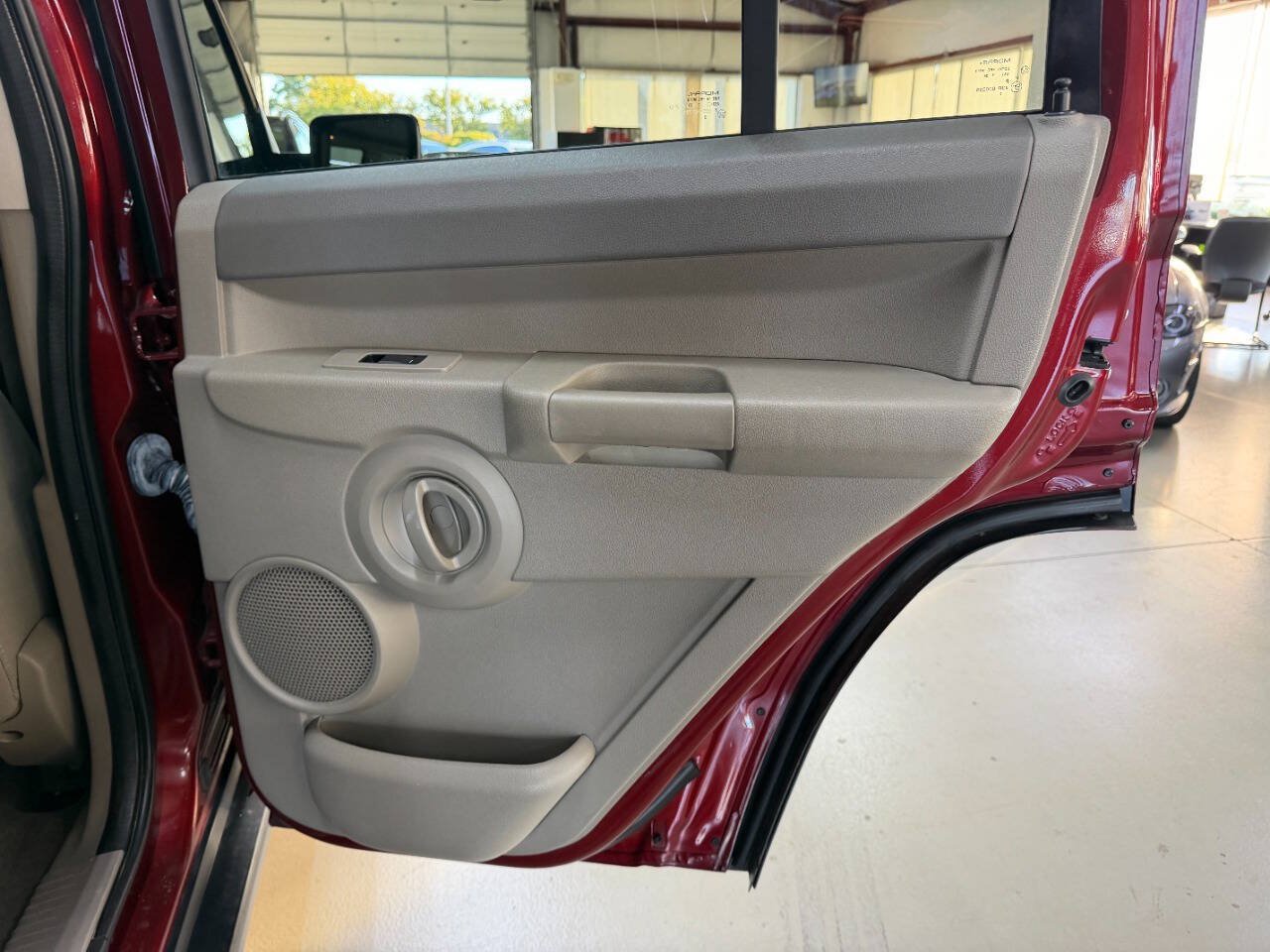 Used 2007 Jeep Commander Sport AWD/4WD image 15