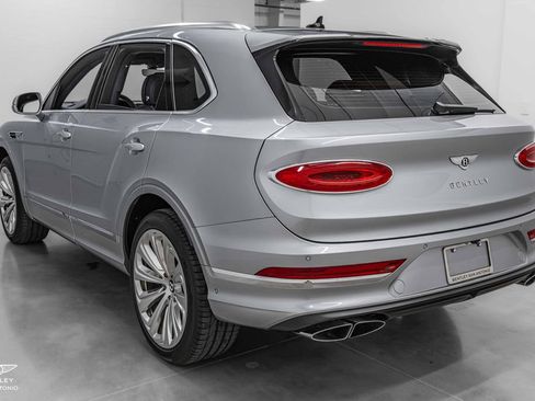 Used 2023 Bentley Bentayga AWD/4WD image 3