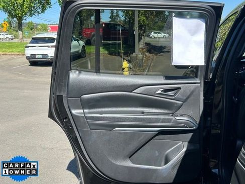 Used 2025 Chevrolet Traverse LT w/ Driver Confidence Package FWD image 11