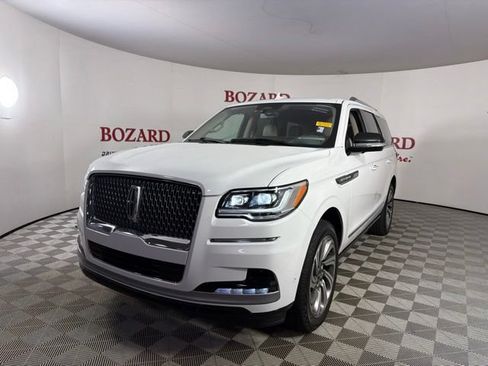 Used 2022 Lincoln Navigator Reserve AWD/4WD image 4