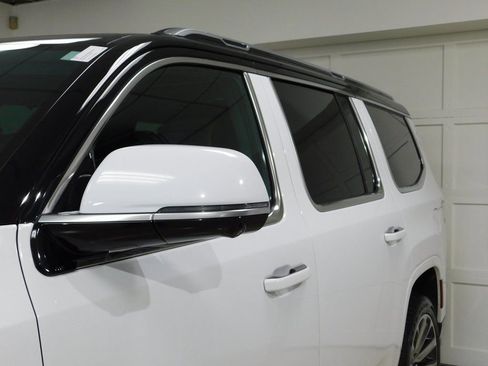 Used 2022 Jeep Grand Wagoneer Series II w/ Convenience Group III image 19