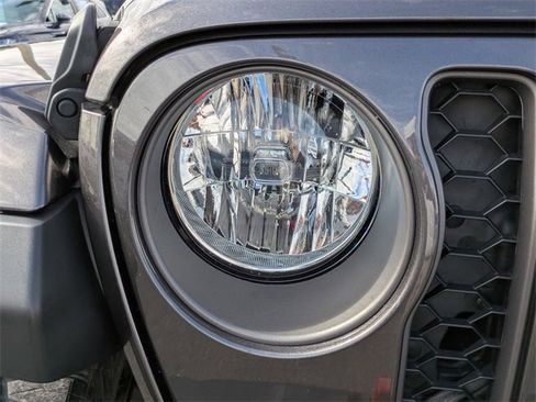 Used 2023 Jeep Gladiator Rubicon w/ Cold Weather Group image 10