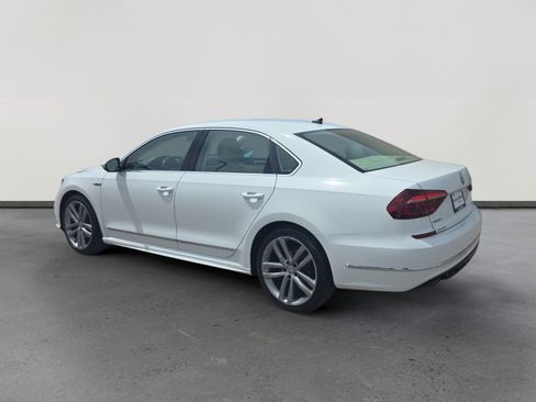Used 2017 Volkswagen Passat 1.8T R-Line w/ R-Line Lighting Package FWD image 3