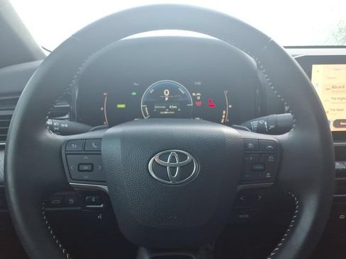 Used 2025 Toyota Camry SE w/ Multimedia Upgrade Package FWD image 21