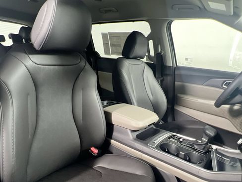 New 2026 Kia Carnival EX FWD image 30