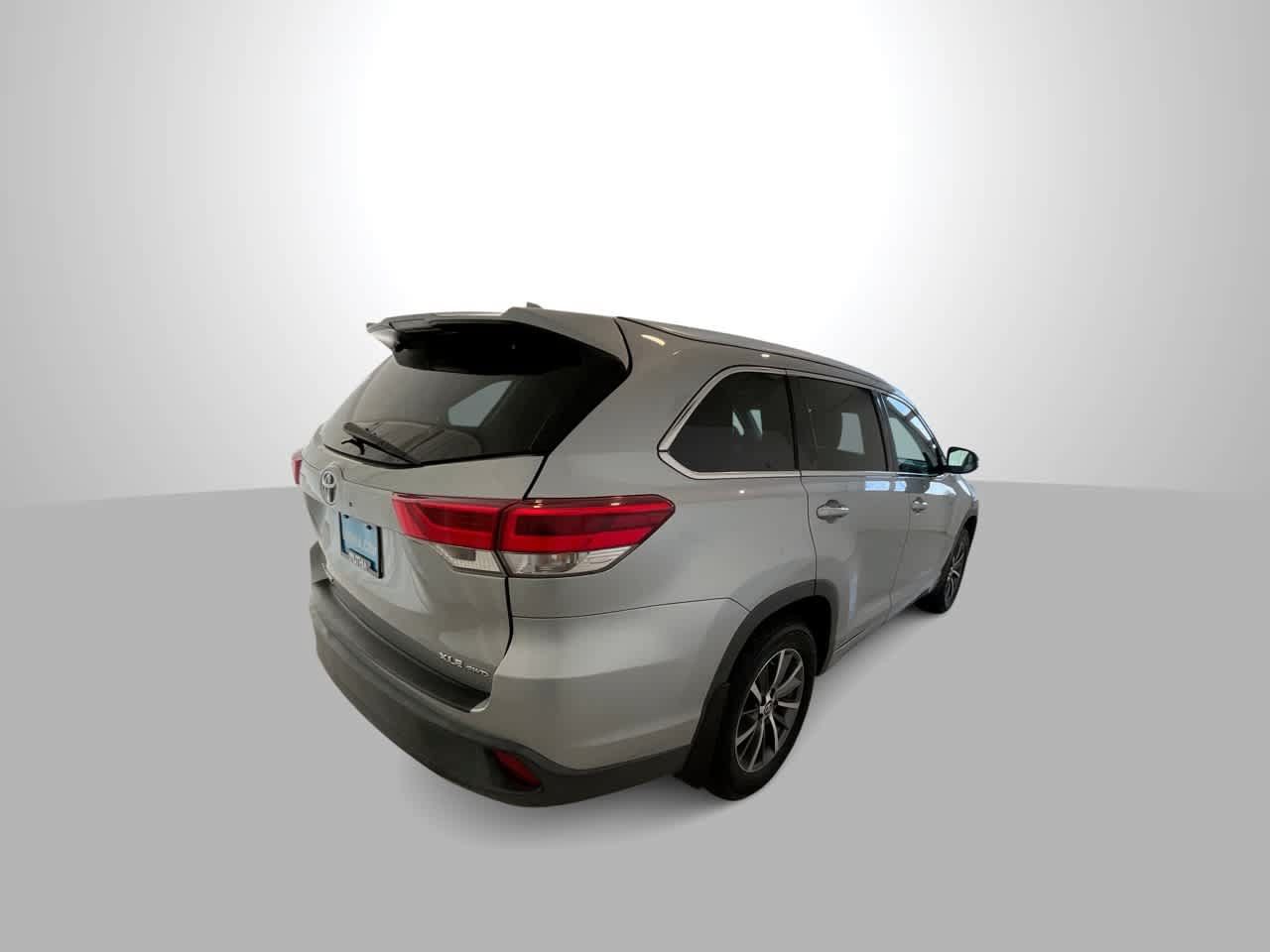 Used 2018 Toyota Highlander XLE AWD/4WD image 8