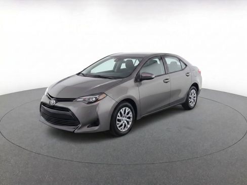 Used 2017 Toyota Corolla LE w/ Carpet Mat Package (TMS) FWD image 3