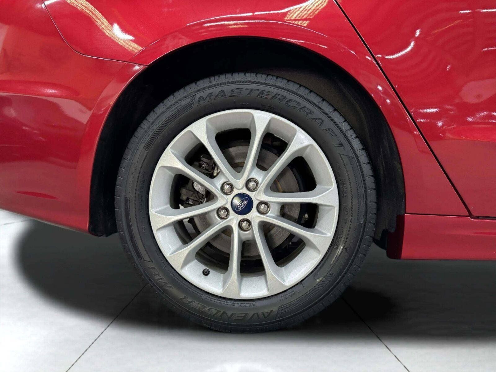 Used 2020 Ford Fusion SE FWD image 44