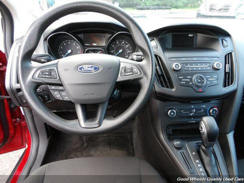 Used 2018 Ford Focus SE FWD image 15