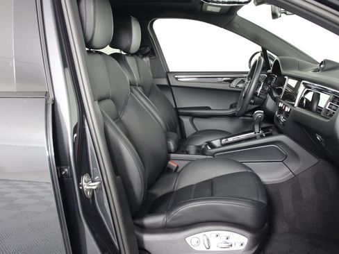 Certified 2026 Porsche Macan AWD/4WD image 31