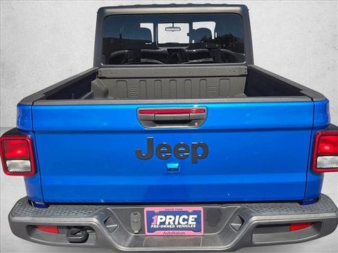 Used 2022 Jeep Gladiator Sport image 6