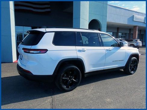 Used 2023 Jeep Grand Cherokee L Laredo image 7