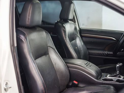 Used 2014 Toyota Highlander Limited w/ Driver Technology Package image 18