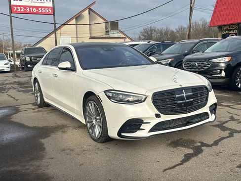 Used 2022 Mercedes-Benz S 500 4MATIC w/ AMG Line Package image 3