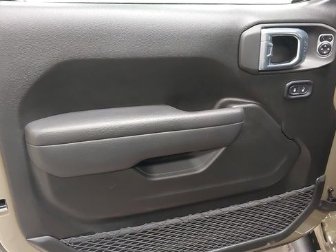 Used 2025 Jeep Wrangler Unlimited Rubicon w/ XTREMEE 35" Tire Package image 24