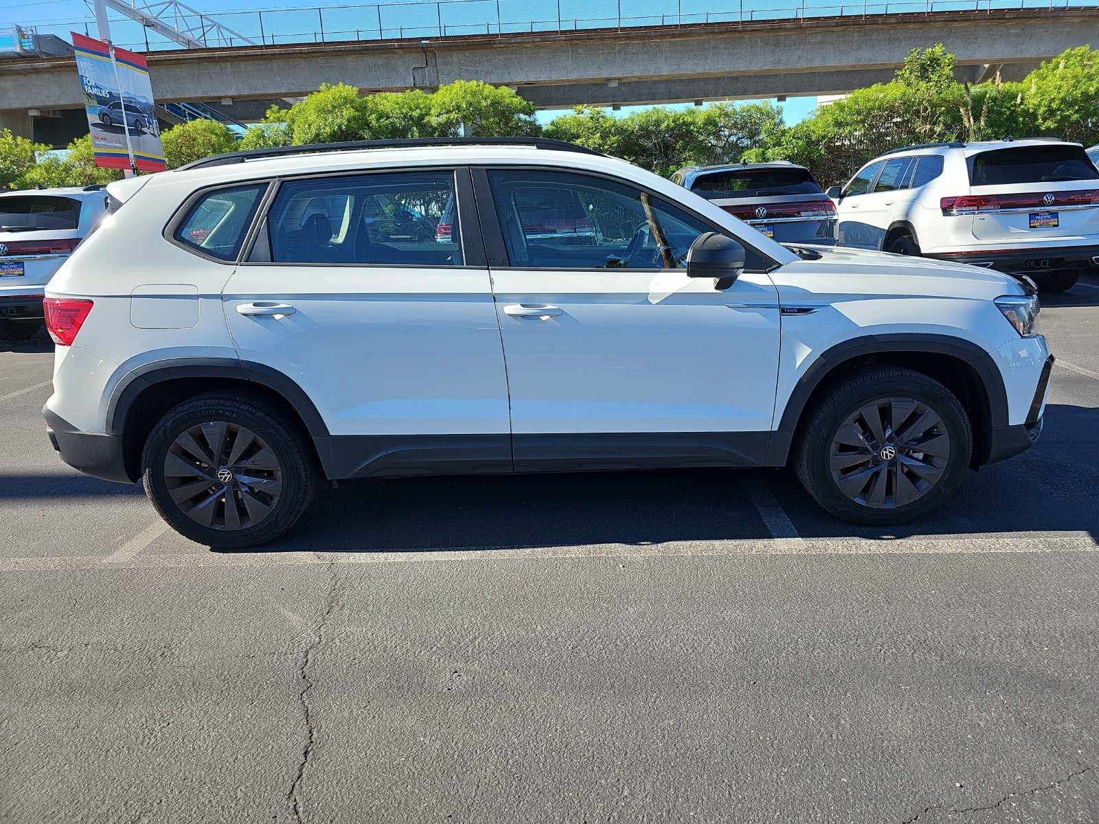 Used 2023 Volkswagen Taos S FWD image 4