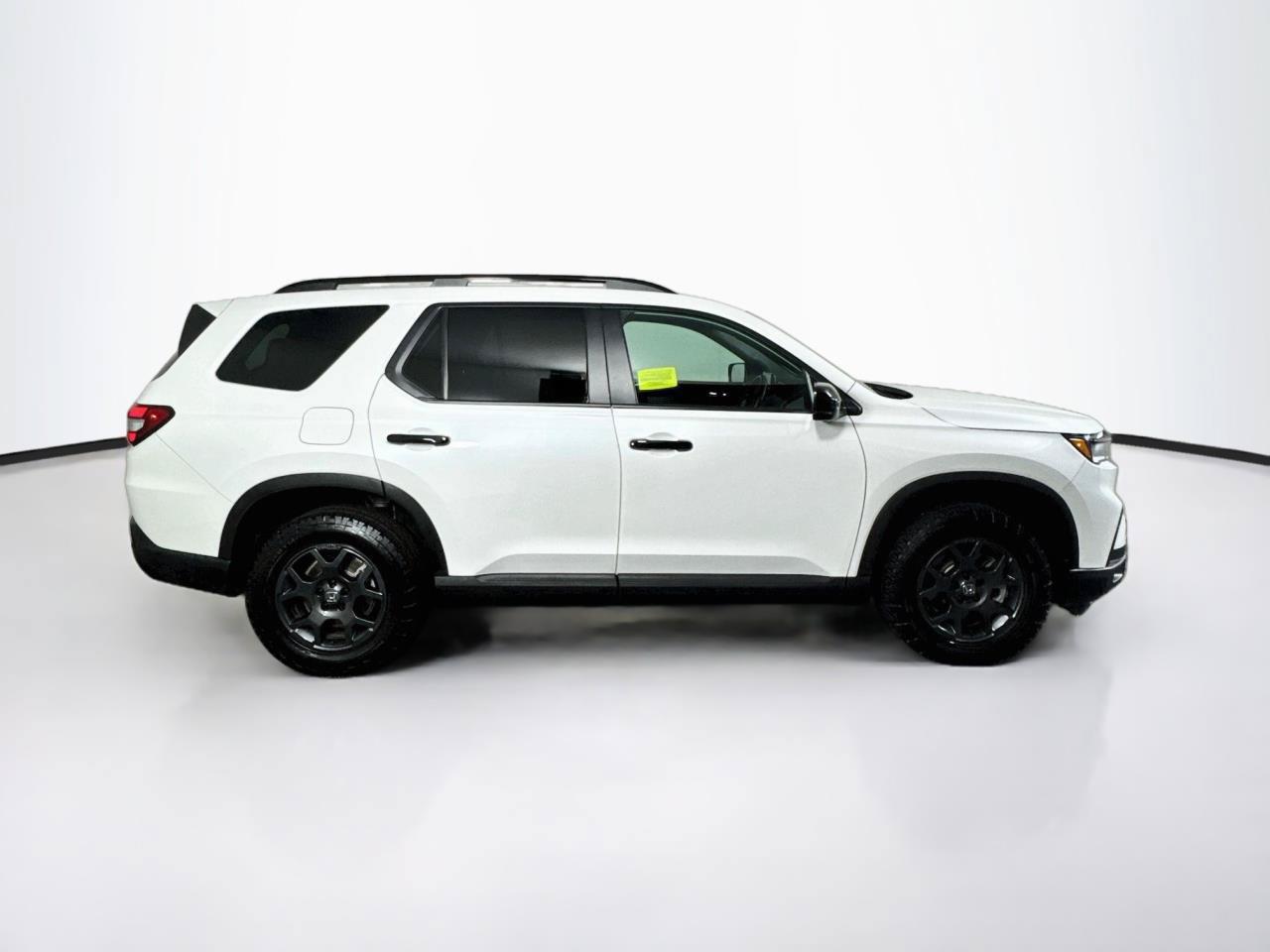 Used 2025 Honda Pilot TrailSport image 9